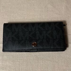 Michael Kors signature Jet Set Travel Continental Style Wallet Black Logo